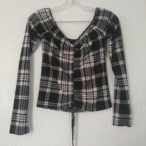 Rue21 women's size M black and white pleated blouse